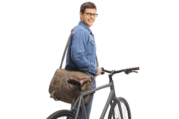 Jovem Com Uma Bicicleta Olhando Sobre Ombro Isolado Fundo Branco — Fotografia de Stock
