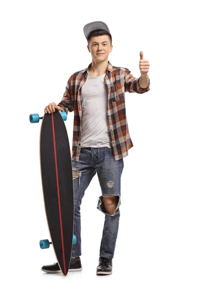 Retrato Comprimento Total Hipster Adolescente Com Longboard Fazendo Sinal Polegar — Fotografia de Stock