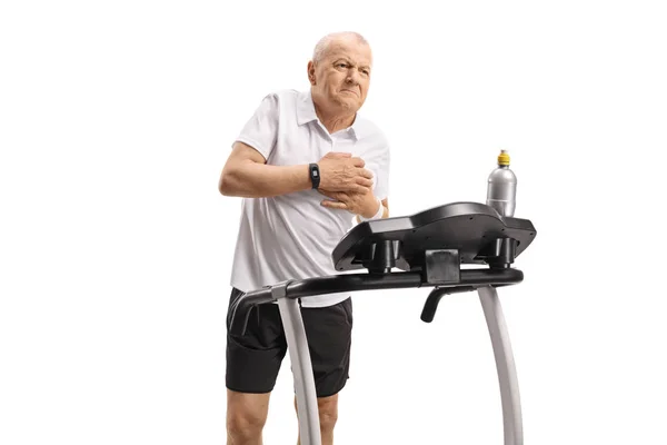 Älterer Mann Auf Einem Laufband Mit Einem Herzinfarkt Isoliert Auf — Stockfoto