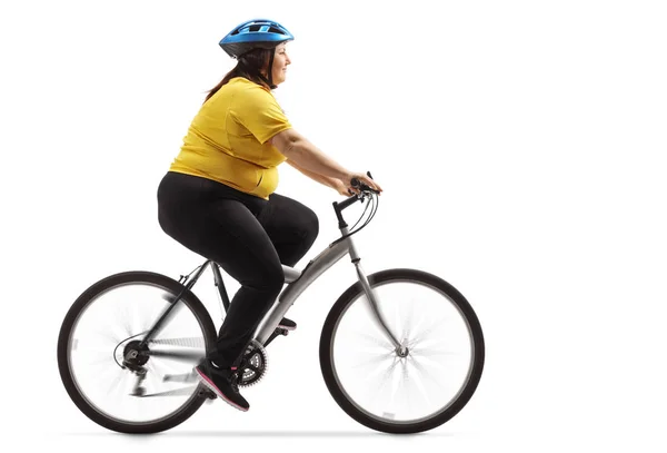 Mujer Con Sobrepeso Montando Una Bicicleta Aislada Sobre Fondo Blanco — Foto de Stock