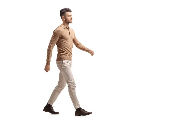 Volledige Lengte Profiel Shot Van Een Jonge Man Walking Geïsoleerd — Stockfoto