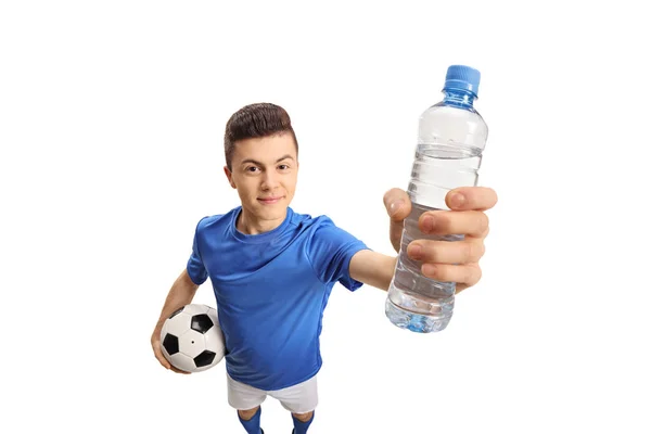 Teenager Fußballer Mit Einem Fußball Und Einer Wasserflasche Auf Weißem — Stockfoto