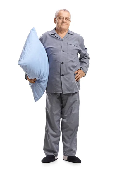 Retrato Cuerpo Entero Hombre Maduro Pijama Sosteniendo Una Almohada Aislada — Foto de Stock
