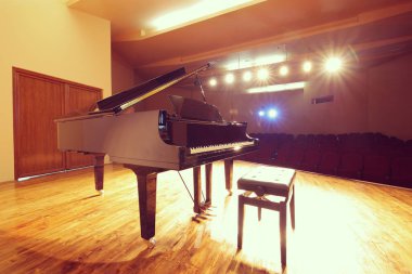 Piyano konser salonu içinde