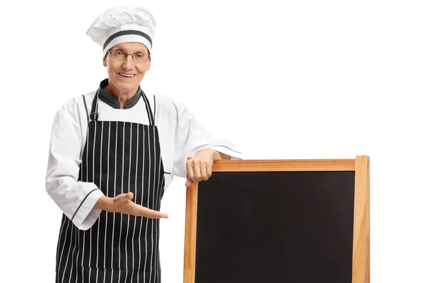 Ouderen Chef Kok Met Een Leeg Schoolbord Geïsoleerd Een Witte — Stockfoto
