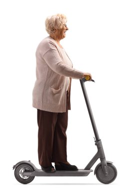 Elektrikli scooterlı son sınıf öğrencisi.