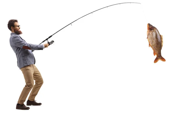 Бородатий чоловік ловить велику рибу — стокове фото