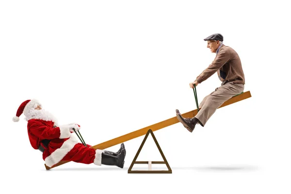 Санта Клаус играет на качелях со стариком — стоковое фото