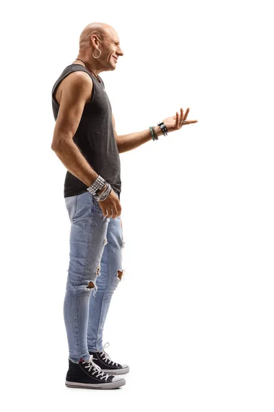Łysy mężczyzna hipster stojąc i gestykulując z ręki — Zdjęcie stockowe