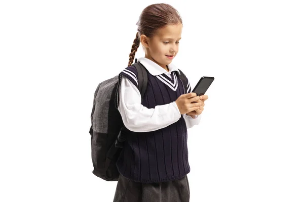 Kobieta uczeń patrząc na smartfona — Zdjęcie stockowe