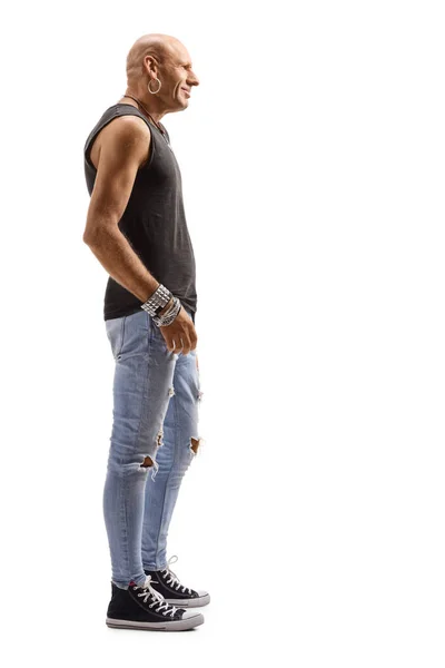 Łysy mężczyzna w średnim wieku hipster w podartych dżinsach — Zdjęcie stockowe