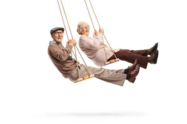 Homem idoso e mulher balançando e rindo — Fotografia de Stock