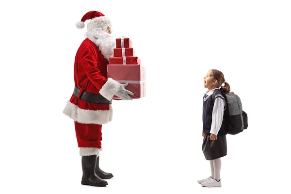 Santa Claus dando regalos a una chica en un vestido rojo —  Fotos de Stock