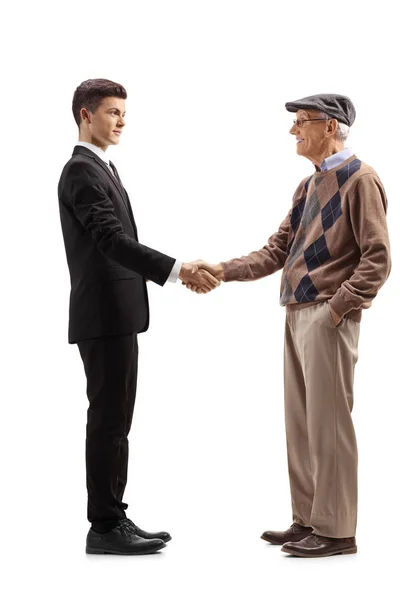 Fiatal fickó fekete öltönyben kezet fog egy idős emberrel. — Stock Fotó