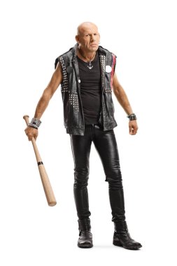 Elinde sopa tutan deri elbiseli kızgın kel adam.