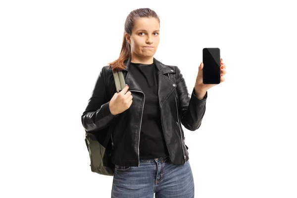 Разочарованная студентка показывает мобильный телефон — стоковое фото