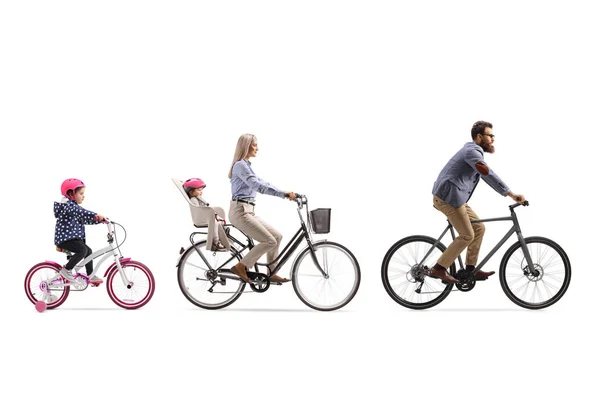 Padre, madre y dos niñas en bicicleta con un niño —  Fotos de Stock