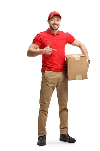 Bezorger wijst naar een doos — Stockfoto