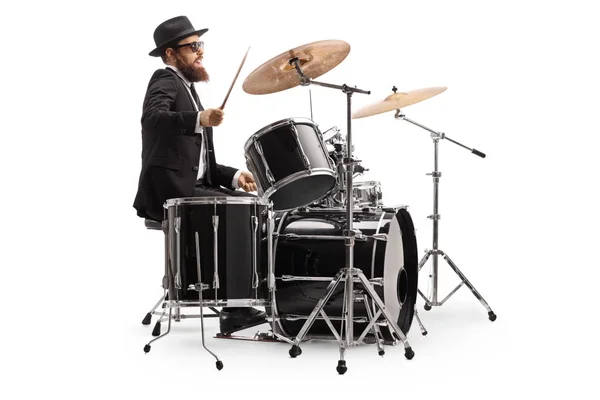 Tambor masculino en traje tocando con palos de batería — Foto de Stock