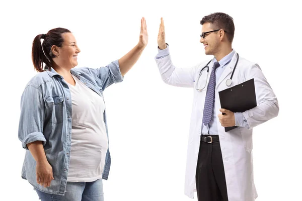 Overweight woman high-fiving a doctor — Stock Photo, Image