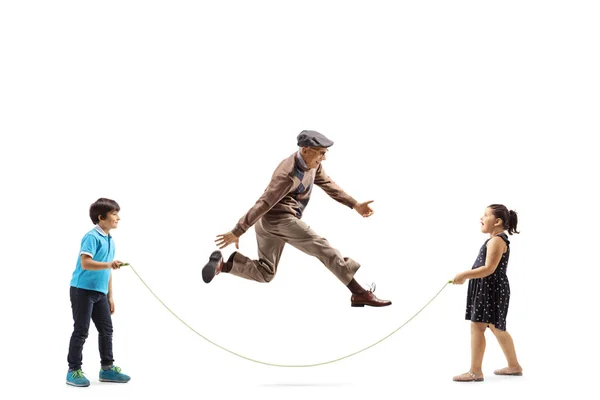 Children and an elderly man playing skipping rope — Stock Photo, Image