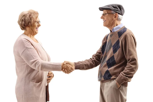 Пожилые мужчина и женщина пожимают друг другу руки — стоковое фото