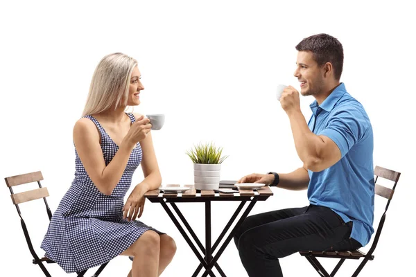 Pareja bebiendo café en un café — Foto de Stock