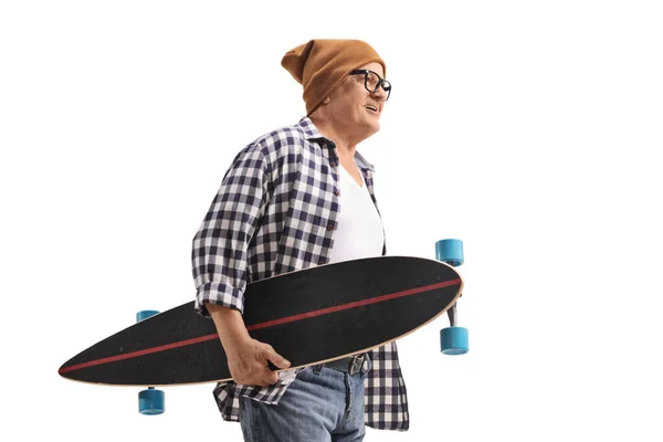 Pattinatore uomo maturo con longboard — Foto Stock