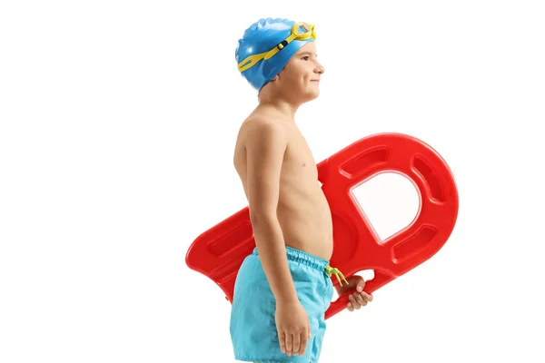 Niño en traje de baño sosteniendo una tabla de natación — Foto de Stock