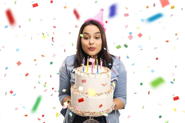 Joven Hembra Celebrando Cumpleaños Soplando Velas Pastel Con Confeti Alrededor — Foto de Stock