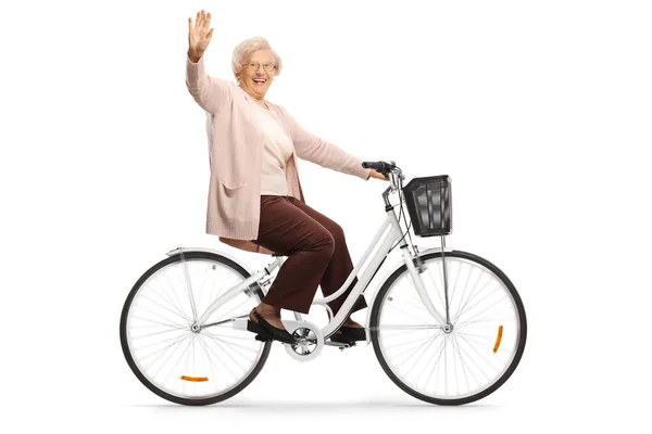Mujer Mayor Montando Bicicleta Saludando Cámara Aislada Sobre Fondo Blanco —  Fotos de Stock