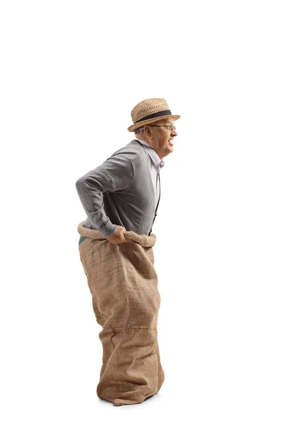 Älterer Mann Einem Sack Bereit Isoliert Auf Weißem Hintergrund Springen — Stockfoto