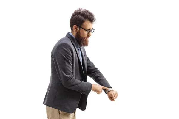 Bärtiger Mann Überprüft Seine Uhr Isoliert Auf Weißem Hintergrund — Stockfoto
