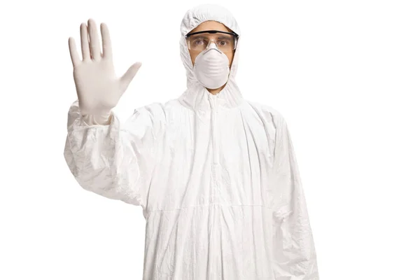 Hombre Traje Hazmat Blanco Máscara Gesto Parada Con Mano Aislada — Foto de Stock