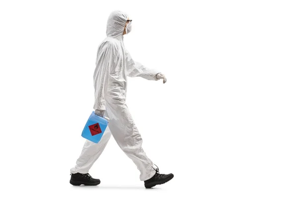 Full Längd Profil Skott Man Hazmat Kostym Håller Ett Desinfektionsmedel — Stockfoto