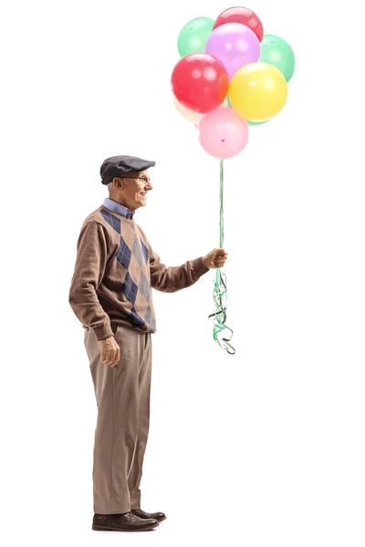 Full Length Profil Záběr Staršího Muže Drží Banda Barevných Helium — Stock fotografie
