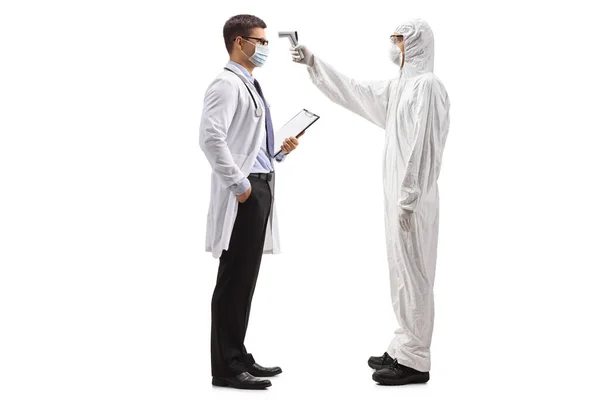 Full Length Profile Shot Man Hazmat Suit Measuring Body Temperature — Stock Photo, Image