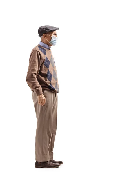Полный Профиль Снимка Пожилого Человека Защитной Медицинской Маской Белом Фоне — стоковое фото