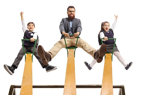 Man Leraar Spelen Met Een Schooljongen Schoolmeisje Een Wip Geïsoleerd — Stockfoto