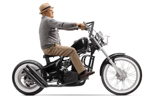 Vollständige Profilaufnahme Eines Älteren Herrn Auf Einem Chopper Motorrad Isoliert — Stockfoto