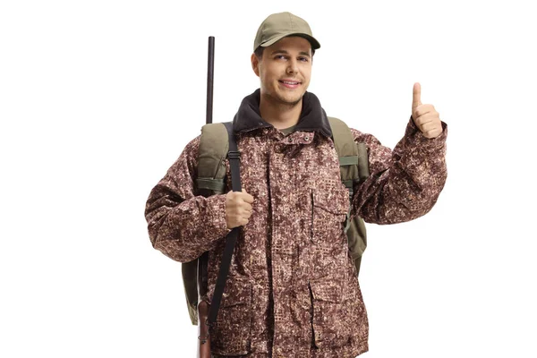 身着化装制服的猎人带着大拇指在白色背景下被隔离 — 图库照片