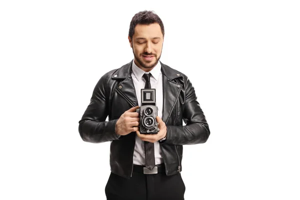 Joven Tomando Una Fotografía Con Una Cámara Vintage Aislada Sobre —  Fotos de Stock