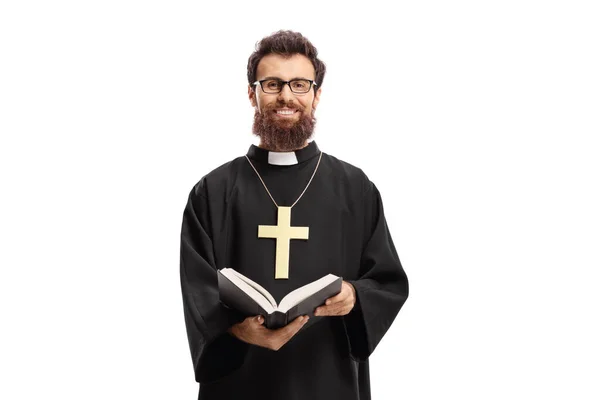 Sacerdote Com Uma Cruz Bíblia Isolado Fundo Branco — Fotografia de Stock