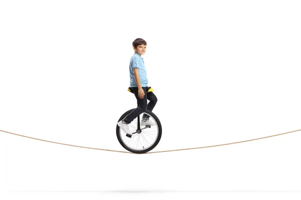 Plan Complet Garçon Chevauchant Monocycle Sur Une Corde Regardant Caméra — Photo