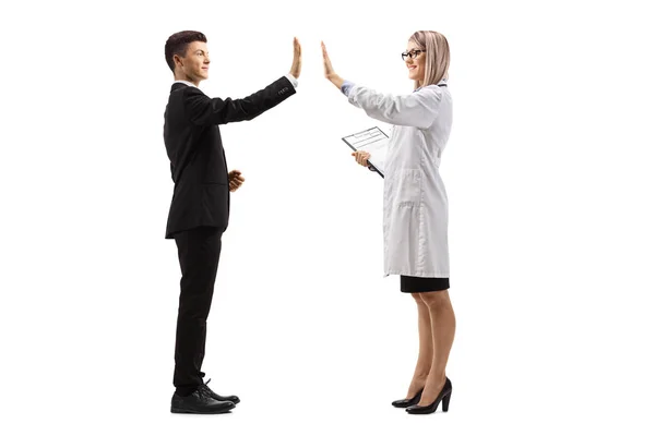 Full Length Shot Young Guy Suit Female Doctor Gesturing High — Stock Photo, Image