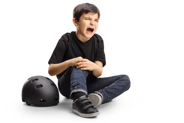 Niño Sentado Sosteniendo Rodilla Herida Aislada Sobre Fondo Blanco — Foto de Stock