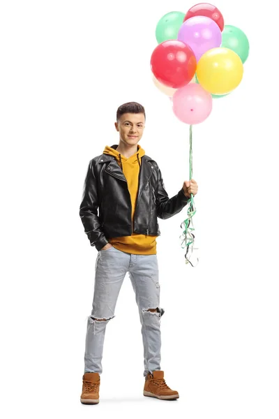 Potret Lengkap Seorang Pria Tersenyum Dan Memegang Sekelompok Balon Berwarna — Stok Foto