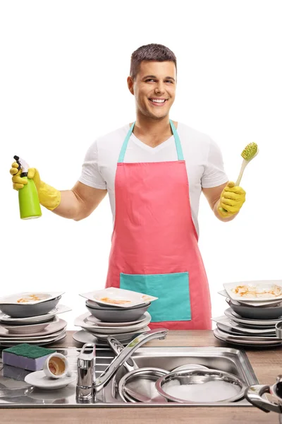 Lächelnder Junger Mann Mit Einem Haufen Schmutziger Teller Der Eine — Stockfoto
