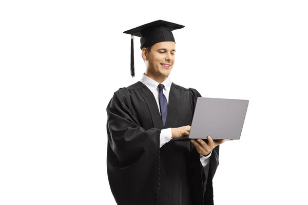 Hombre Graduado Usando Ordenador Portátil Aislado Sobre Fondo Blanco —  Fotos de Stock