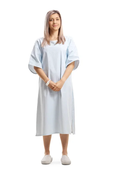 Ganzkörperporträt Einer Frau Einem Patientenkleid Isoliert Auf Weißem Hintergrund — Stockfoto